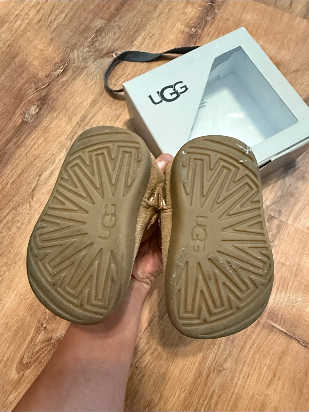 UGG keelan Chestnut Suede Shearling Booties